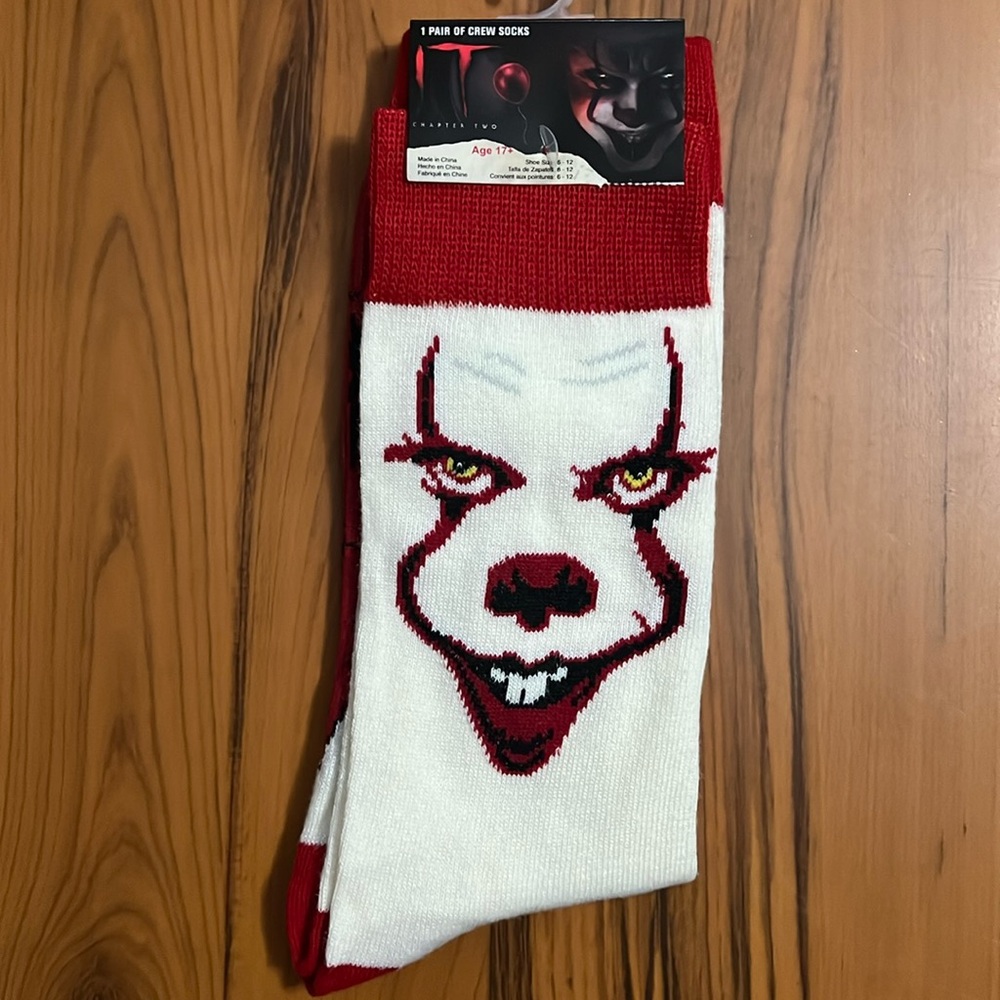 IT Chapter Two Crew Socks Shoe Size 6-12 NWT